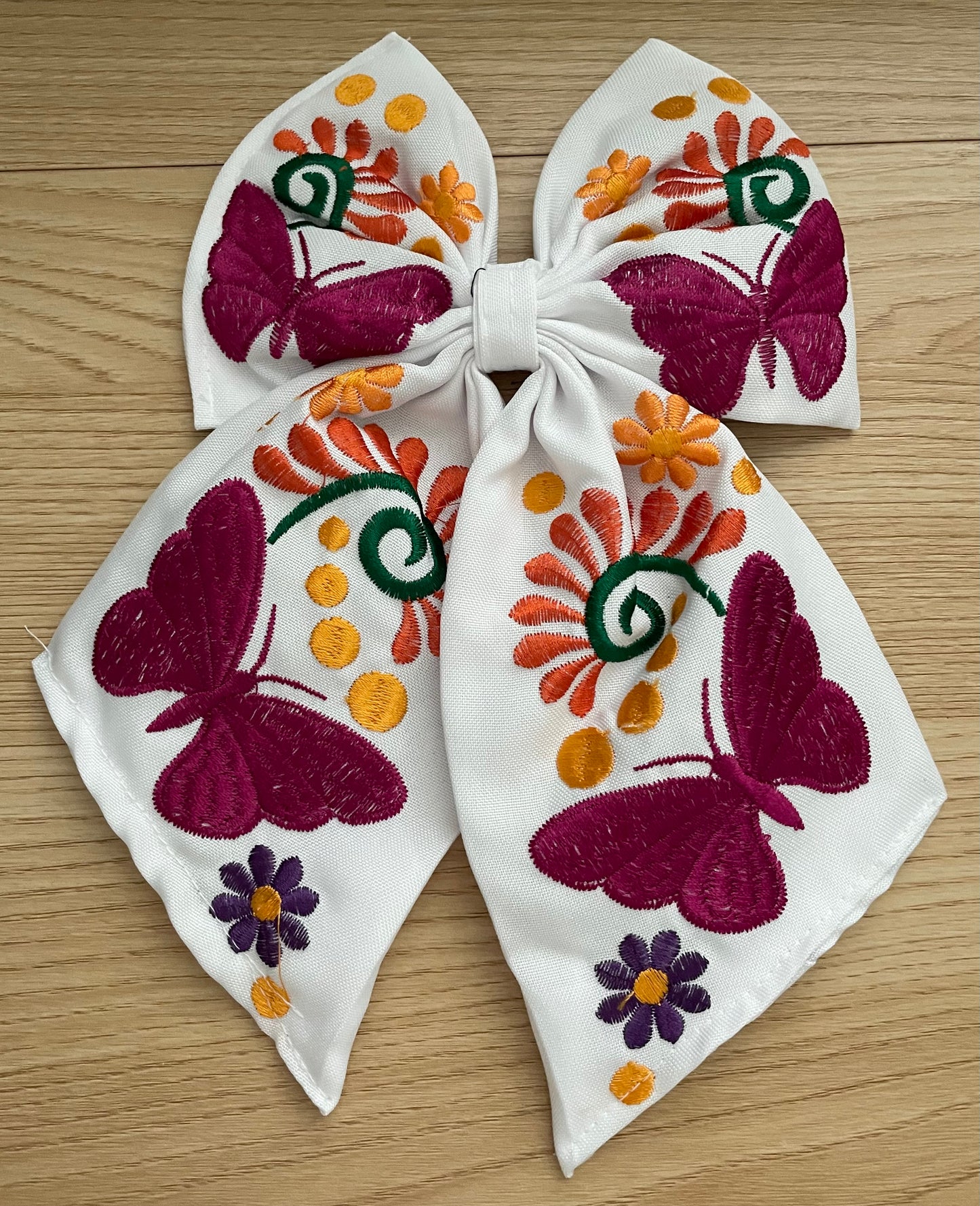 Bow Medium-Butterfly