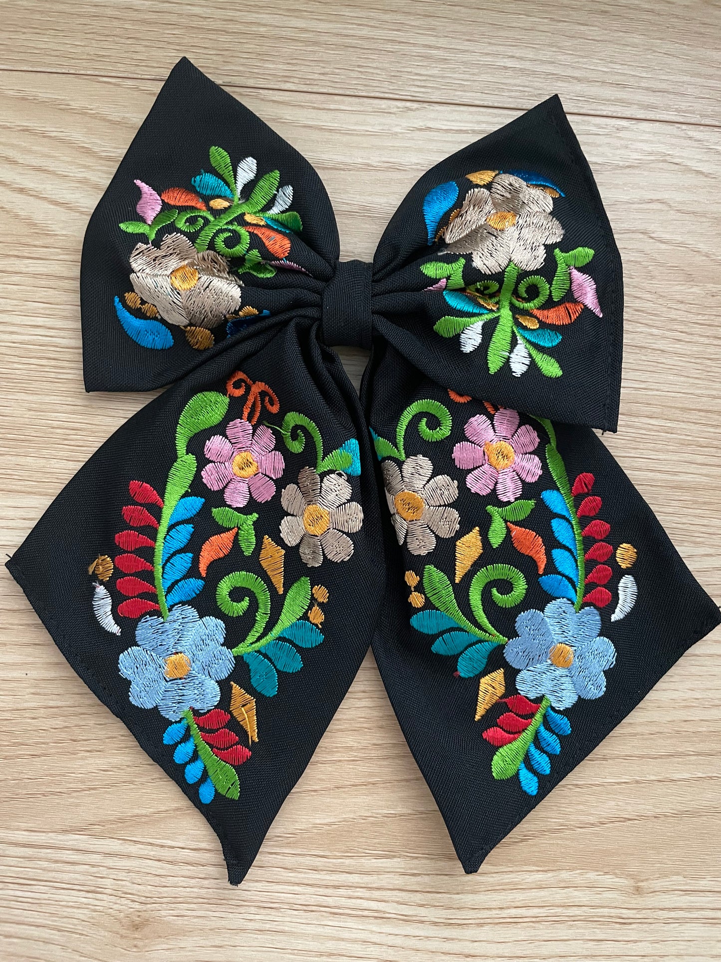 Bow Medium-Black